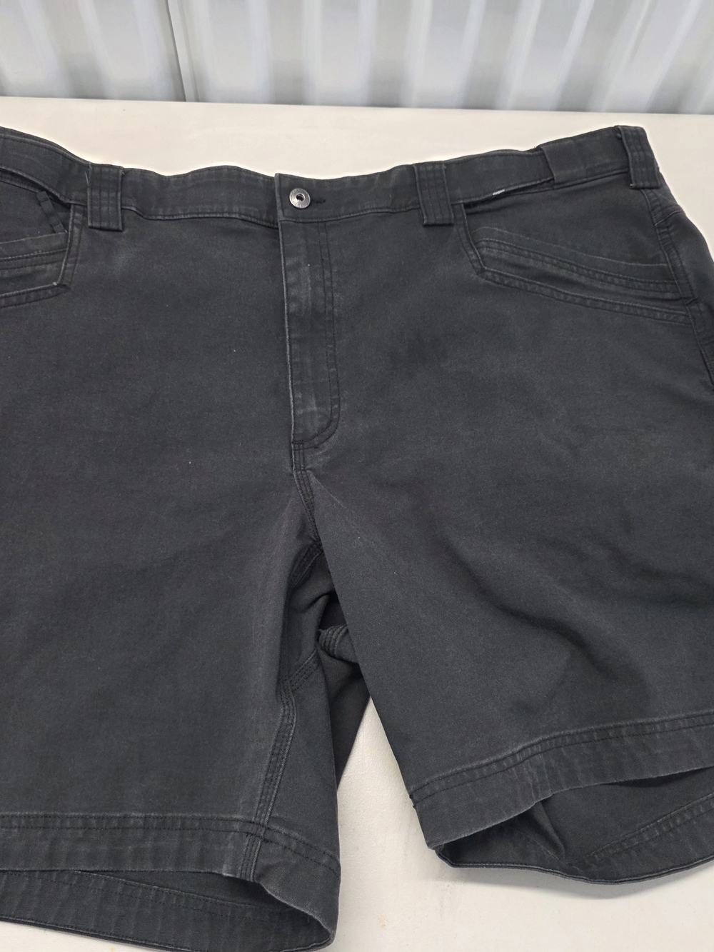 Duluth Trading Co. Mens Flex Fire Hose Relaxed Fit Black Cargo Shorts 46x8.5